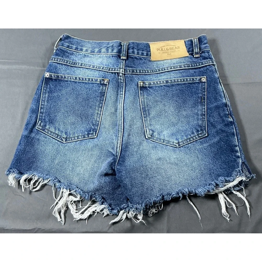 Pull&Bear Womens High Waisted Raw Hem Denim Shorts Medium Wash Blue Size 26 US 4